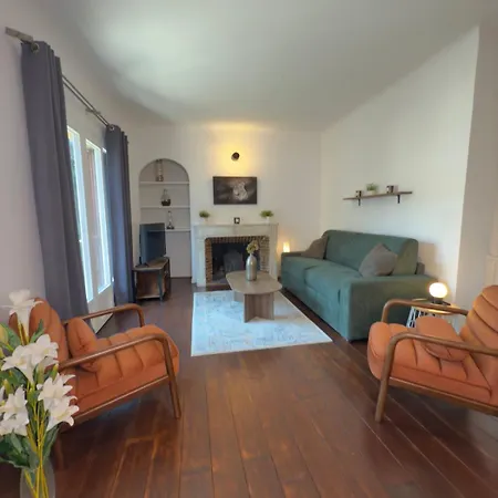 Le Peyrou - Elegant One-bedroom For Up To 4 Guests - Free Parking - Air Conditioning - Prime Center Location *
