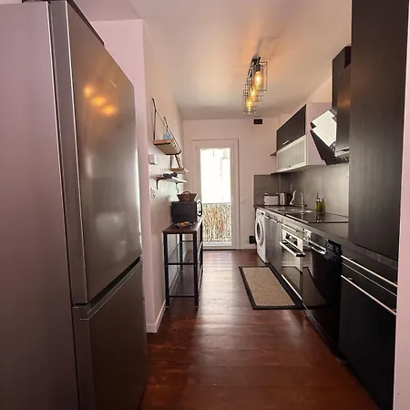 Le Peyrou - Elegant One-bedroom For Up To 4 Guests - Free Parking - Air Conditioning - Prime Center Location