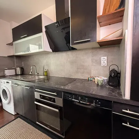Le Peyrou - Elegant One-bedroom For Up To 4 Guests - Free Parking - Air Conditioning - Prime Center Location 아파트