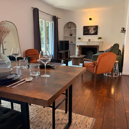 Le Peyrou - Elegant One-bedroom For Up To 4 Guests - Free Parking - Air Conditioning - Prime Center Location * 몽펠리에
