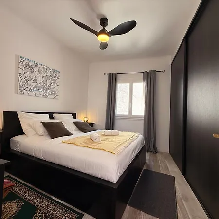 Le Peyrou - Elegant One-bedroom For Up To 4 Guests - Free Parking - Air Conditioning - Prime Center Location 몽펠리에