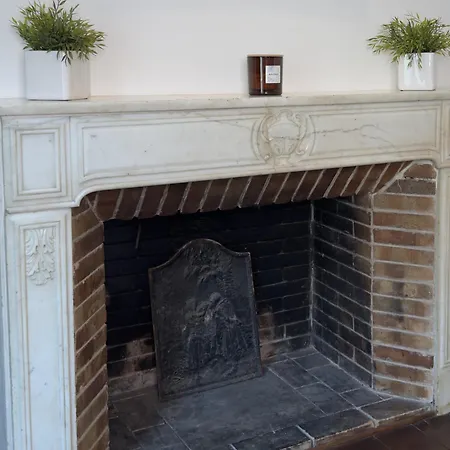 Le Peyrou - Elegant One-bedroom For Up To 4 Guests - Free Parking - Air Conditioning - Prime Center Location