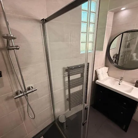 Apartament Le Peyrou - Elegant One-bedroom For Up To 4 Guests - Free Parking - Air Conditioning - Prime Center Location *
