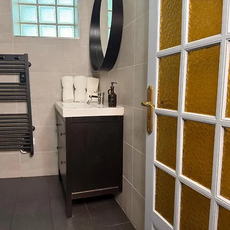 Le Peyrou - Elegant One-bedroom For Up To 4 Guests - Free Parking - Air Conditioning - Prime Center Location Apartament *