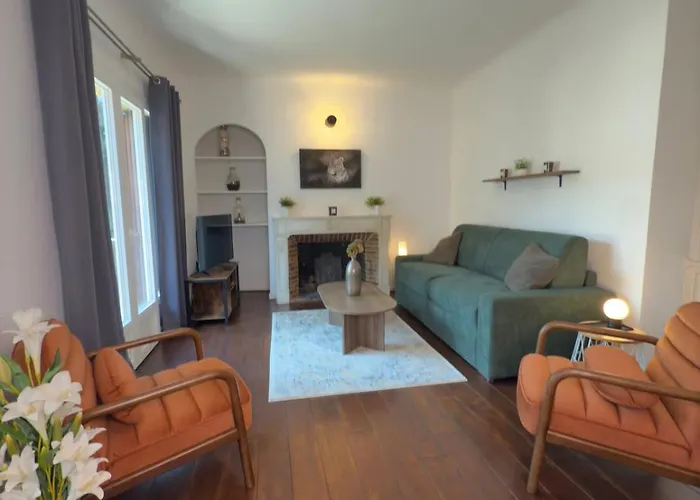 Le Peyrou - Elegant One-bedroom For Up To 4 Guests - Free Parking - Air Conditioning - Prime Center Location *