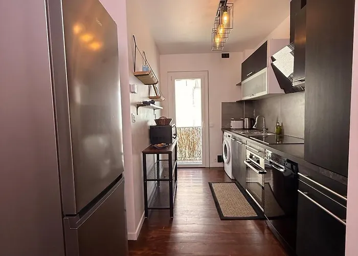 Le Peyrou - Elegant One-bedroom For Up To 4 Guests - Free Parking - Air Conditioning - Prime Center Location