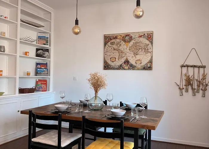아파트 Le Peyrou - Elegant One-bedroom For Up To 4 Guests - Free Parking - Air Conditioning - Prime Center Location 몽펠리에