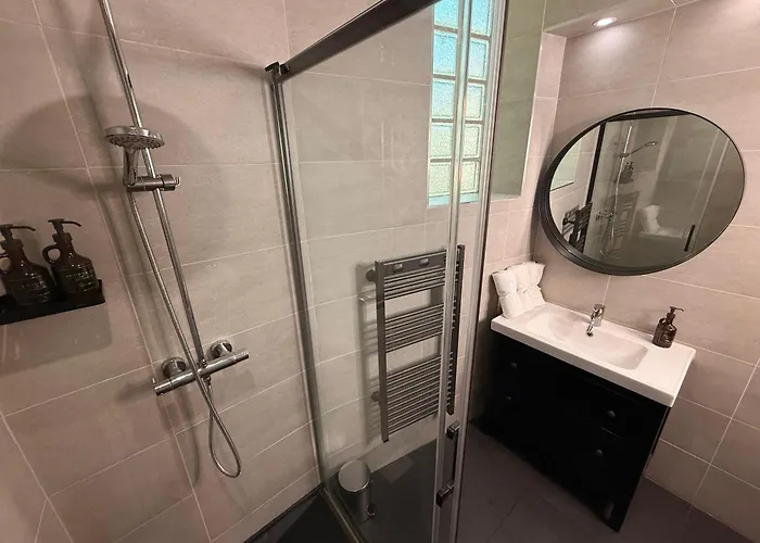 아파트 Le Peyrou - Elegant One-bedroom For Up To 4 Guests - Free Parking - Air Conditioning - Prime Center Location *