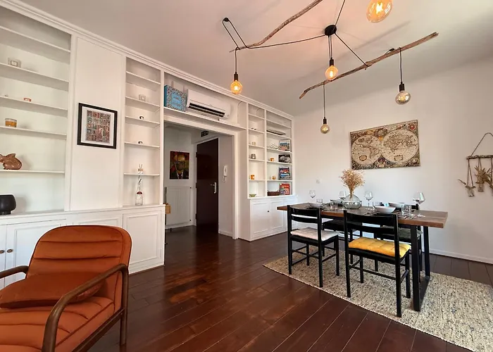 Le Peyrou - Elegant One-bedroom For Up To 4 Guests - Free Parking - Air Conditioning - Prime Center Location 아파트