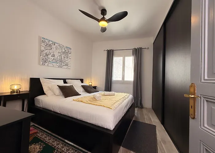Le Peyrou - Elegant One-bedroom For Up To 4 Guests - Free Parking - Air Conditioning - Prime Center Location 몽펠리에