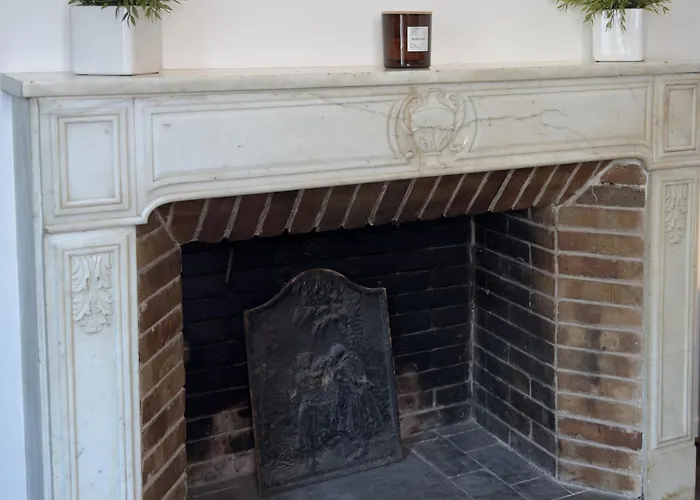 Le Peyrou - Elegant One-bedroom For Up To 4 Guests - Free Parking - Air Conditioning - Prime Center Location